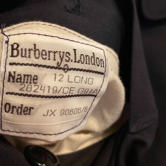 Burberry’s trench coat - Picture 12 of 14